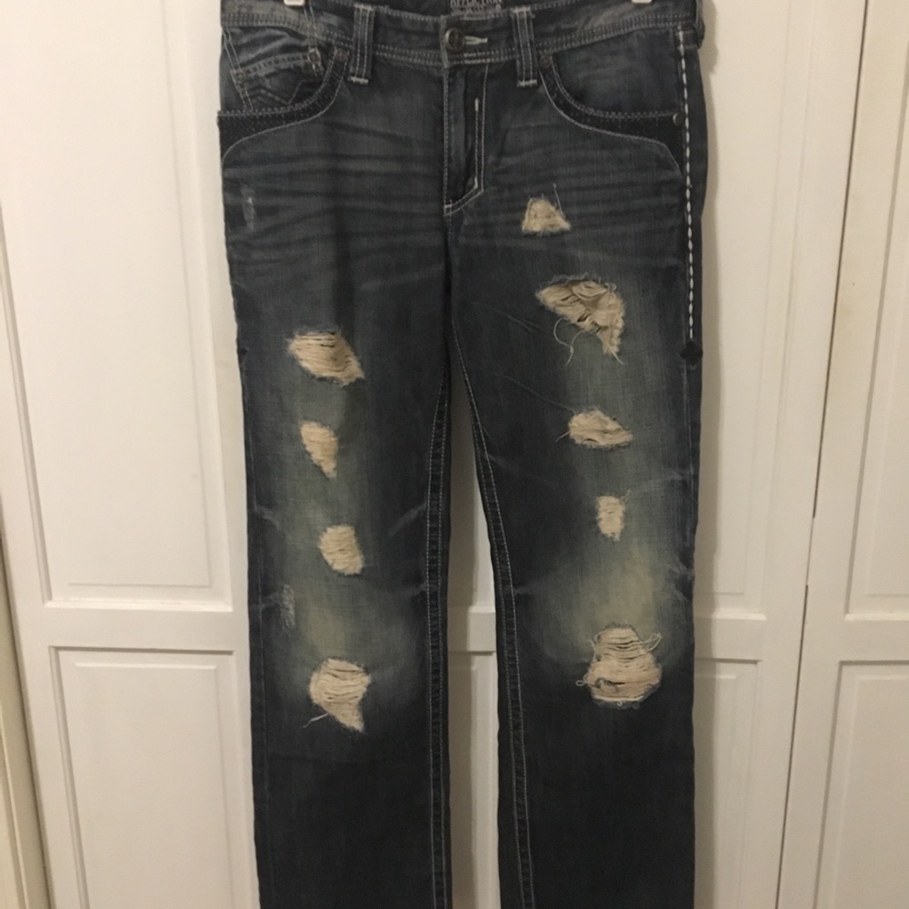 Buckle ripped jeans
